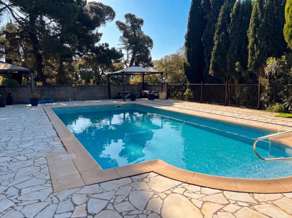 a swimming pool with blue water in a yard at Château Borie Neuve in Badens