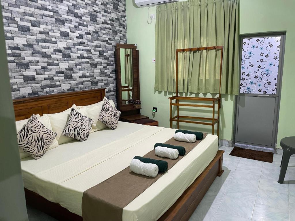 a bedroom with a bed with two pillows on it at Ciel Grand 99 Villa in Katugastota