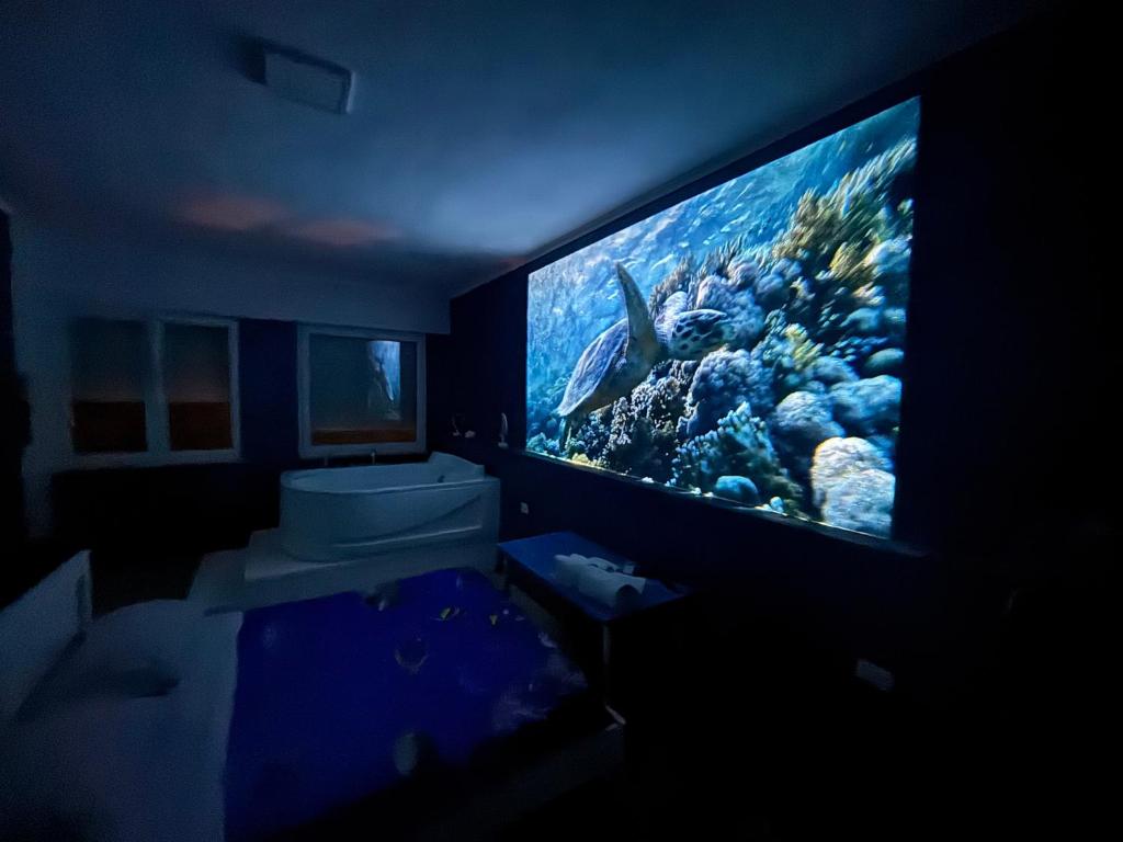 a bathroom with a large aquarium on the wall at Suite al mare in Taranto