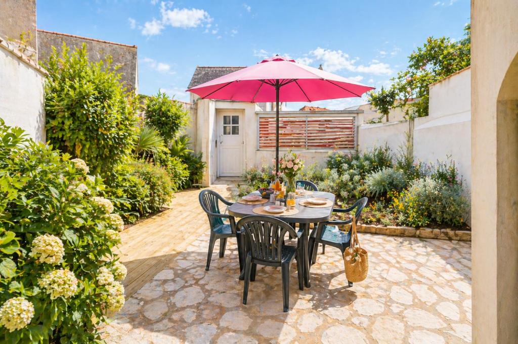 Maison centre-ville avec cour privée, plage à pied