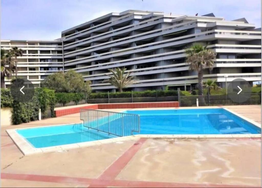 Vue mer exceptionnelle T3, clim, piscine, parking privé 4GRSUD504
