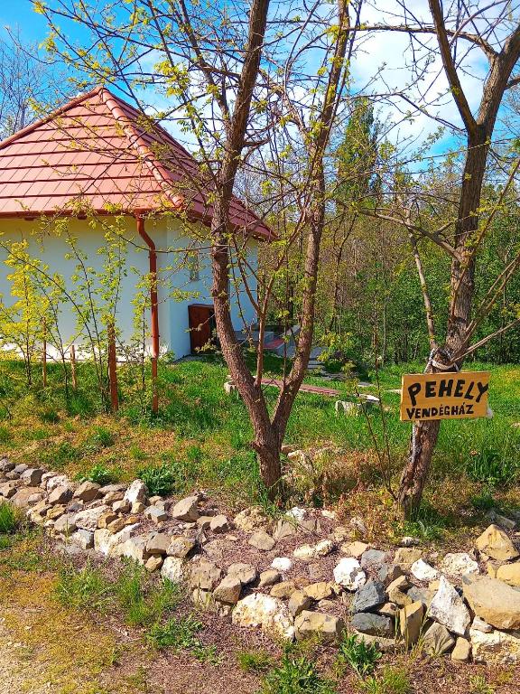 a sign in front of a house with a yard at Pehely Vendégház in Lesencetomaj