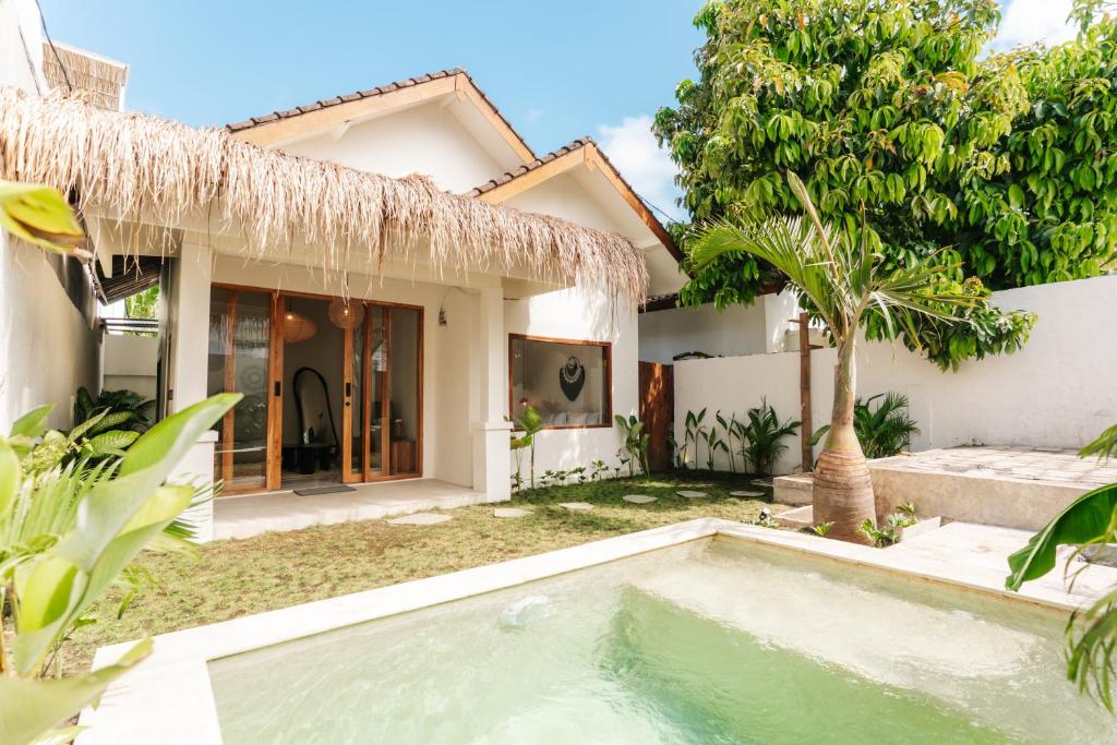 a villa with a swimming pool in front of a house at Villa Allegra in Mantaak