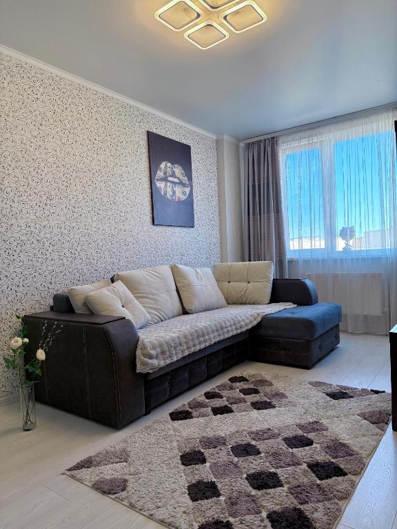 a living room with a couch and a rug at 7 Apartmens ЖК 7-Небо Аквапарк Промринок 7 in Odesa