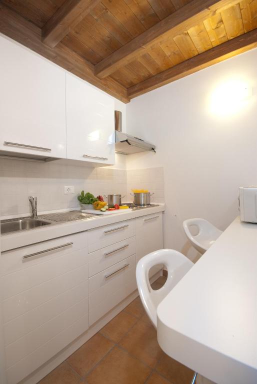 Kuchyňa alebo kuchynka v ubytovaní Residenza Le Due Torri