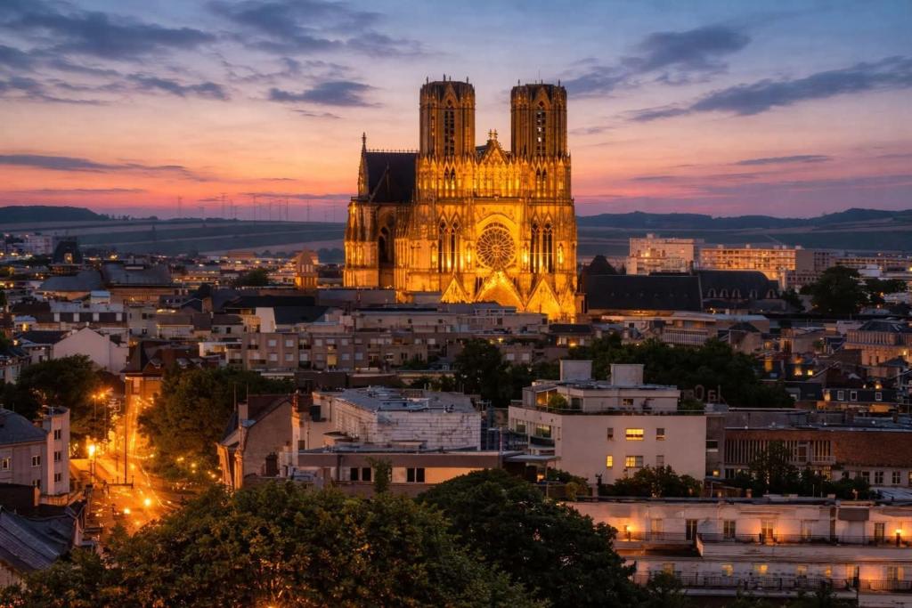 Cathedral View & Private Parking - 80m2, 2 Chambres et Terrasse