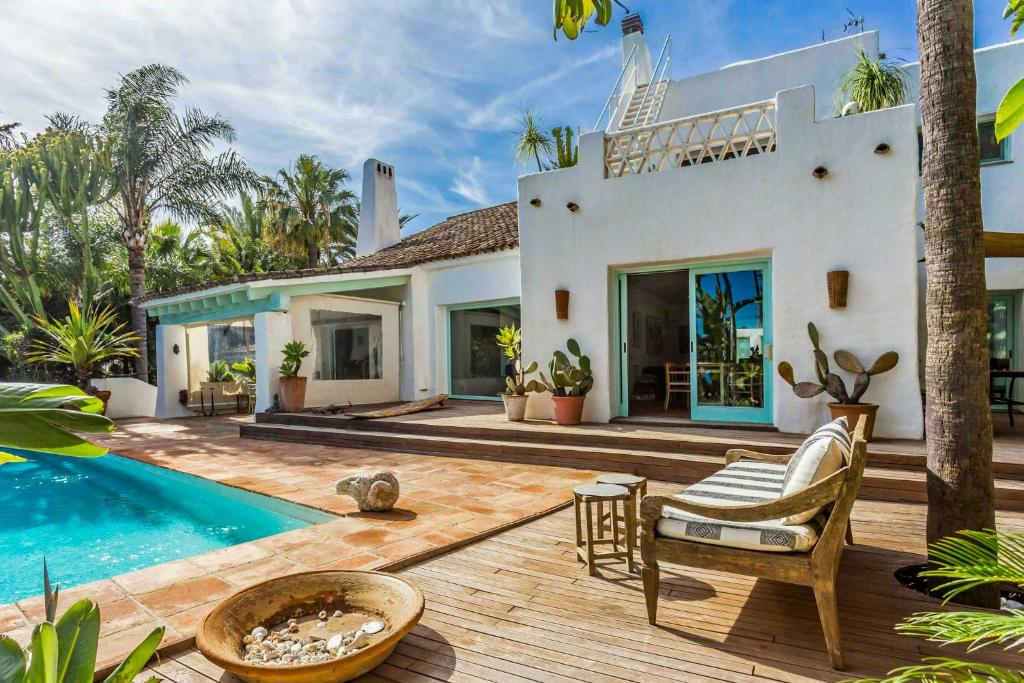 Artist's Villa Facing The Sea In Sierra Blanca