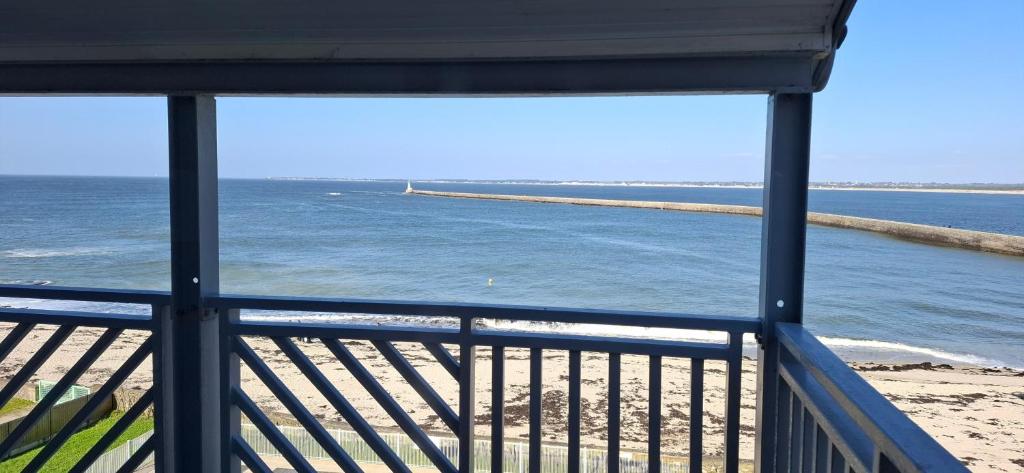 a view of the ocean from a balcony at Couleur océan, piscine et plage in Le Croisic