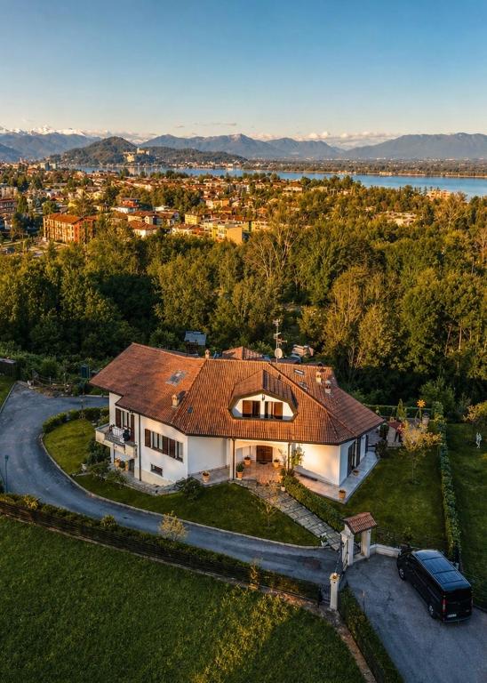 an aerial view of a house with a road at Villa Motti Quadri in Arona
