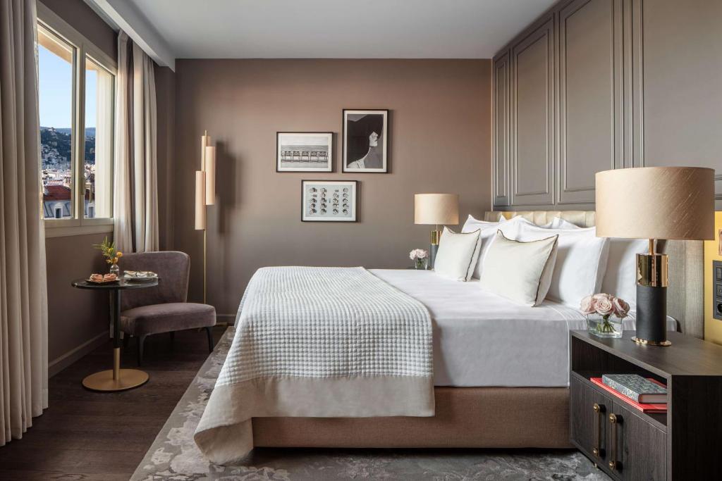 Grand Deluxe Room