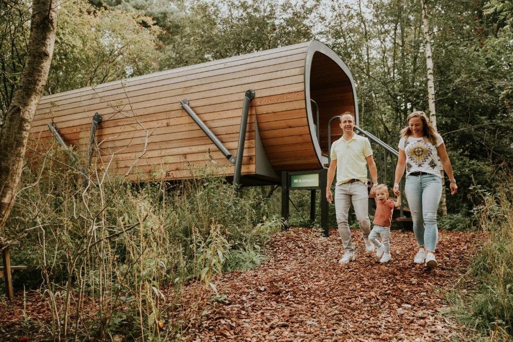 two women and a child standing in front of a tiny house at Vakantiehoeve Si-Es-An in Balkbrug