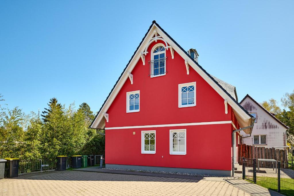 a red house with a gambrel roof at Haus Strandbrise Graal-Müritz in Graal-Müritz