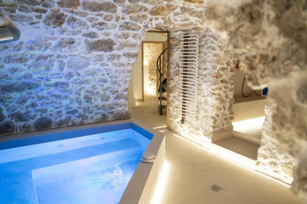 KAZA BELLA - Haut Marais Modern flat with small pool