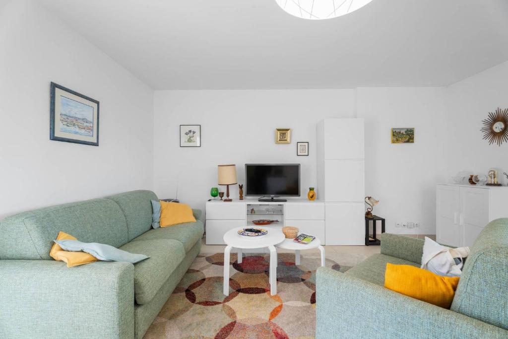 a living room with two couches and a table at Grand T2 proche plage in Six-Fours-les-Plages
