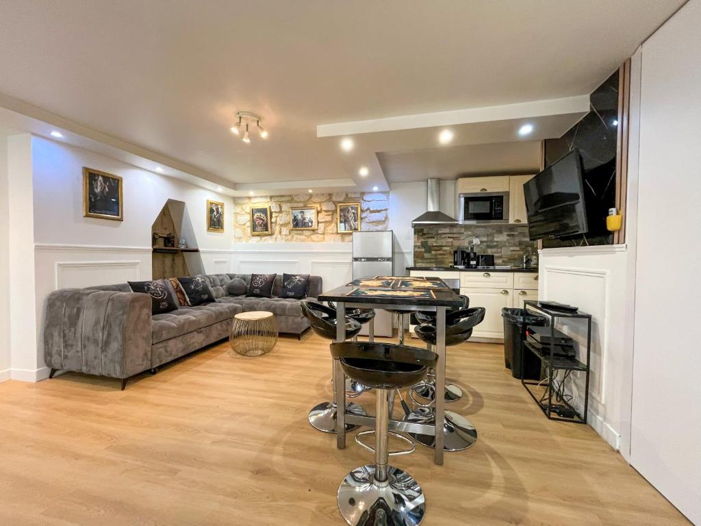 UrbanFlat 42 - Amazing Game of Thrones Flat in Paris