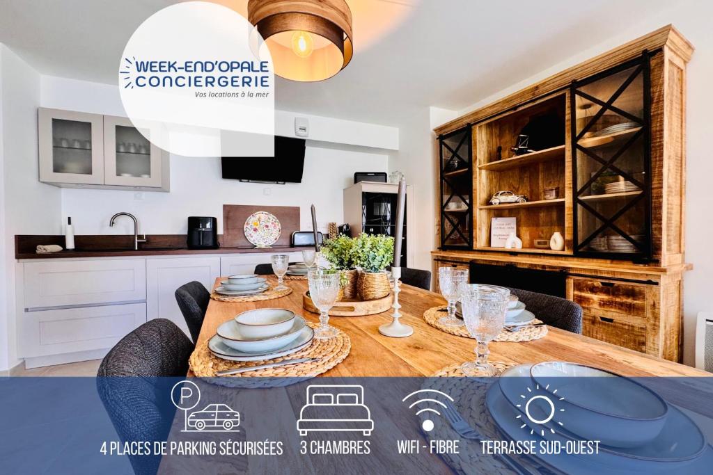 a kitchen and dining room with a wooden table in a kitchen at L'Orée des Pins - Suite parentale - Merlimont in Merlimont