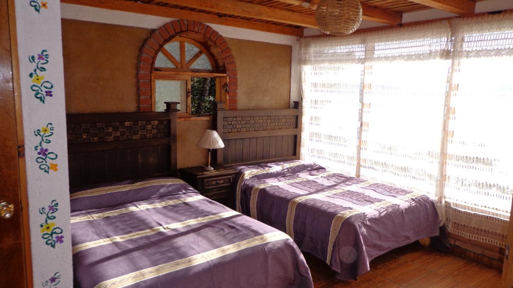 Postel nebo postele na pokoji v ubytování ZIRAHUÉN CUIN Habitaciones Rústicas