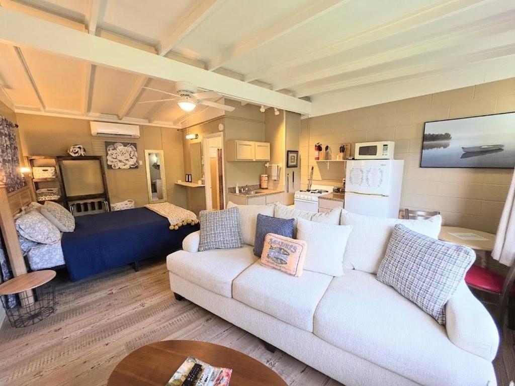 a living room with a white couch and a blue couch at #02 - Unique Lakeside Studio Cottage- Pet Friendly in Hot Springs