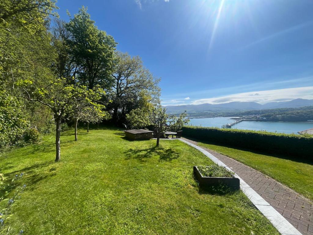 Coed y Berclas cottage, private orchard with stunning sea views