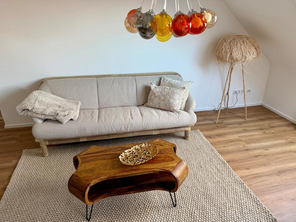 a living room with a couch and a coffee table at RheinStrand, wunderschöne, renovierte Wohnung in Dormagen