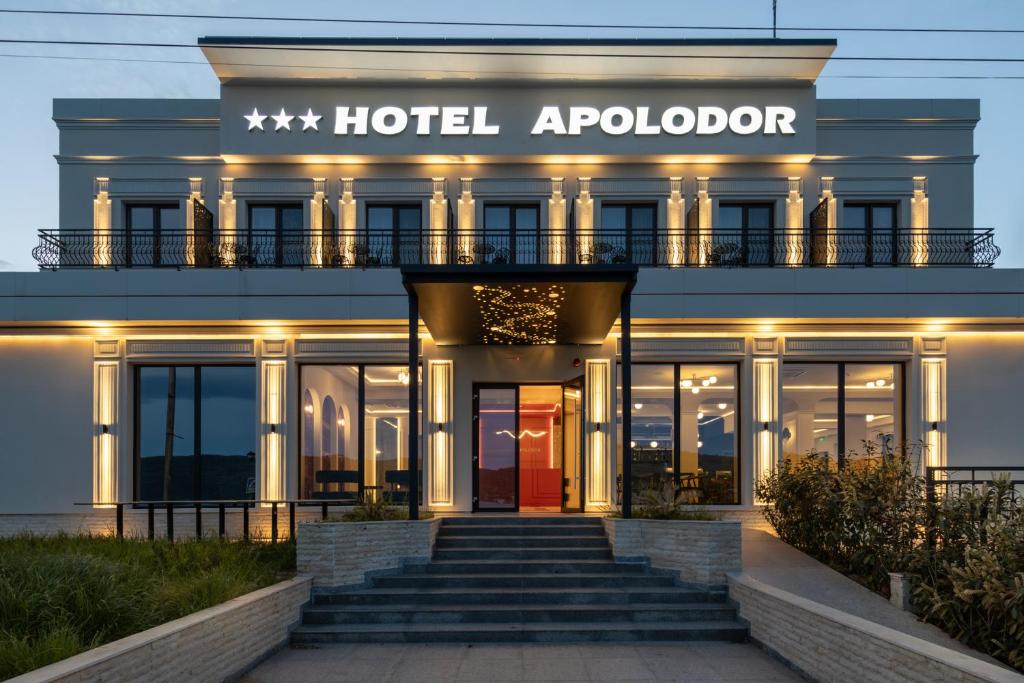 a hotel exterior with a hotel appleton sign on the facade at Hotel Apolodor in Orşova