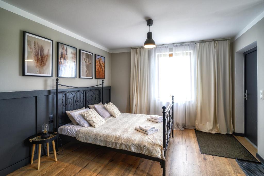 a bedroom with a bed and a window at Przystanek Babia Apartamenty in Lipnica Wielka