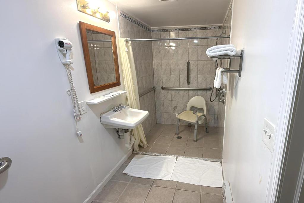 At 9 Motel Near Freehold I-195 photo