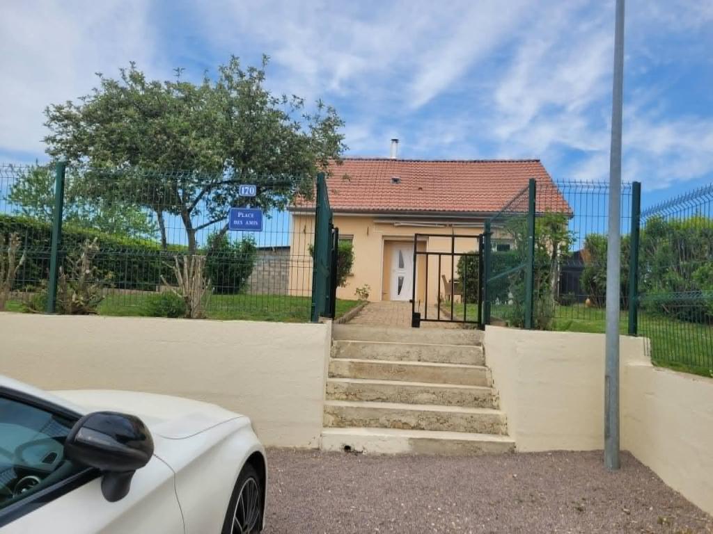 a white car parked in front of a house at Charmes à Changey in Changey