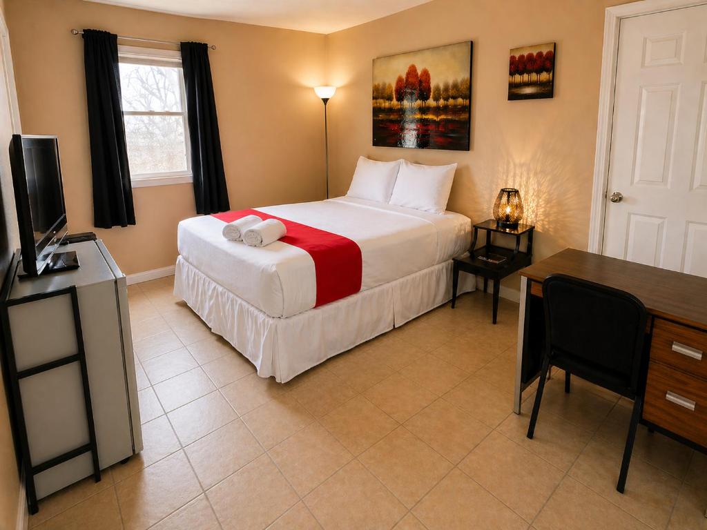 Skylark Motel by OYO - Queensize Bed