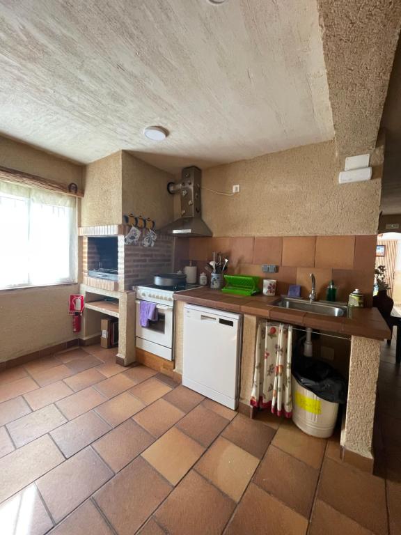 a kitchen with a sink and a counter top at La Casa de mis Padres in Arahuetes