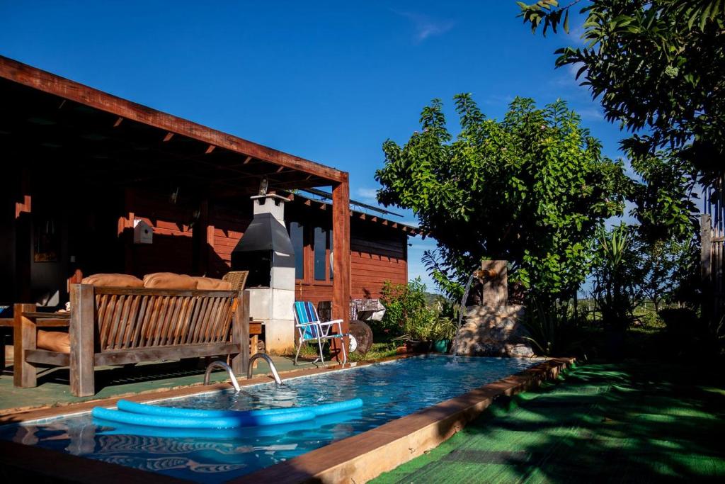 a swimming pool with two faucets in a yard at Chalé com Piscina - Festival de Inverno de Bonito in Bonito