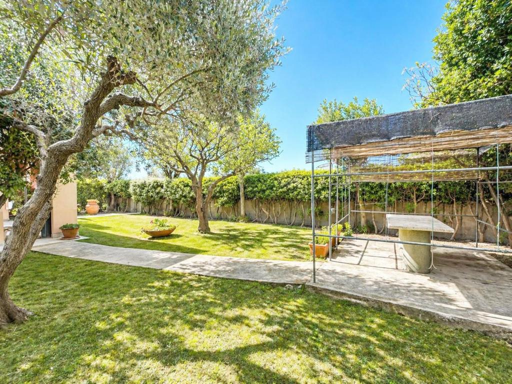 a garden with a swing and a building at Casa Berso' a Marina di Cecina by Zoom In Earth in Marina di Cecina