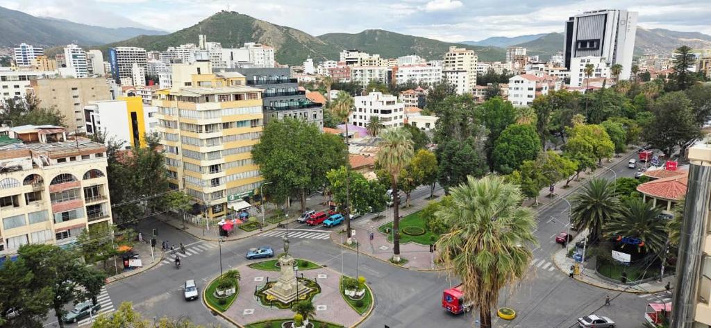 an aerial view of a city with buildings and a street at Apartamento EL PRADO de lujo in Cochabamba