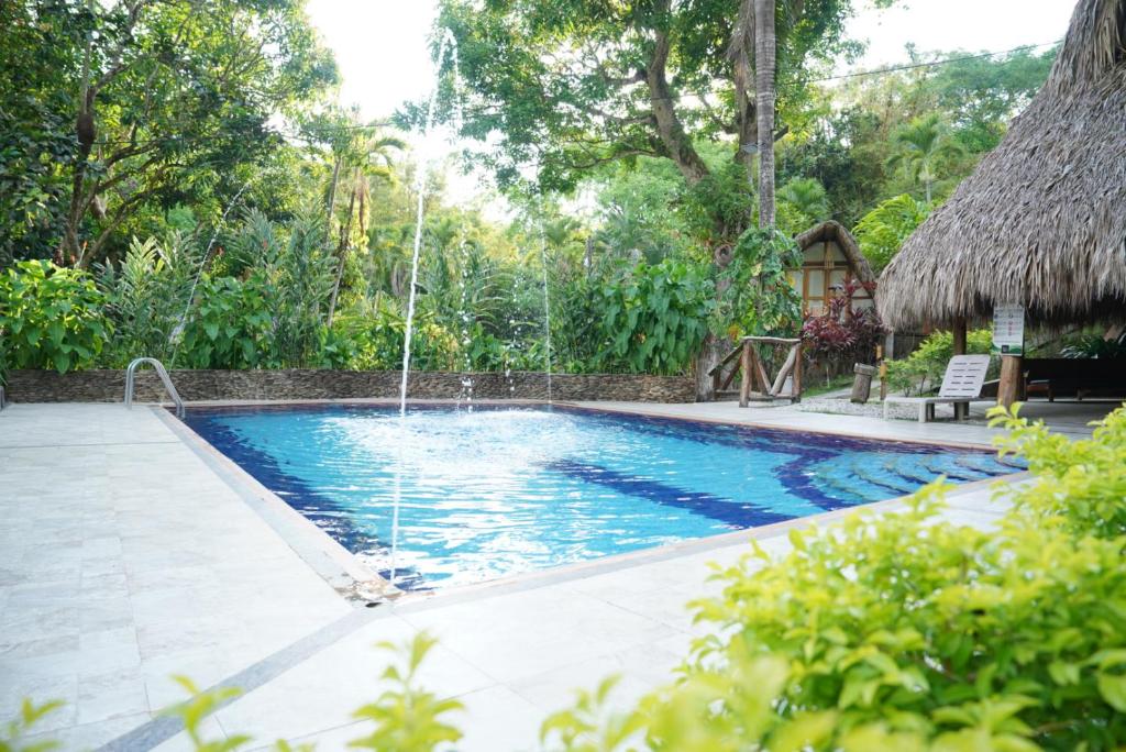 a swimming pool in a resort with a fountain at EcoHotel Inka Minka in Santa Marta