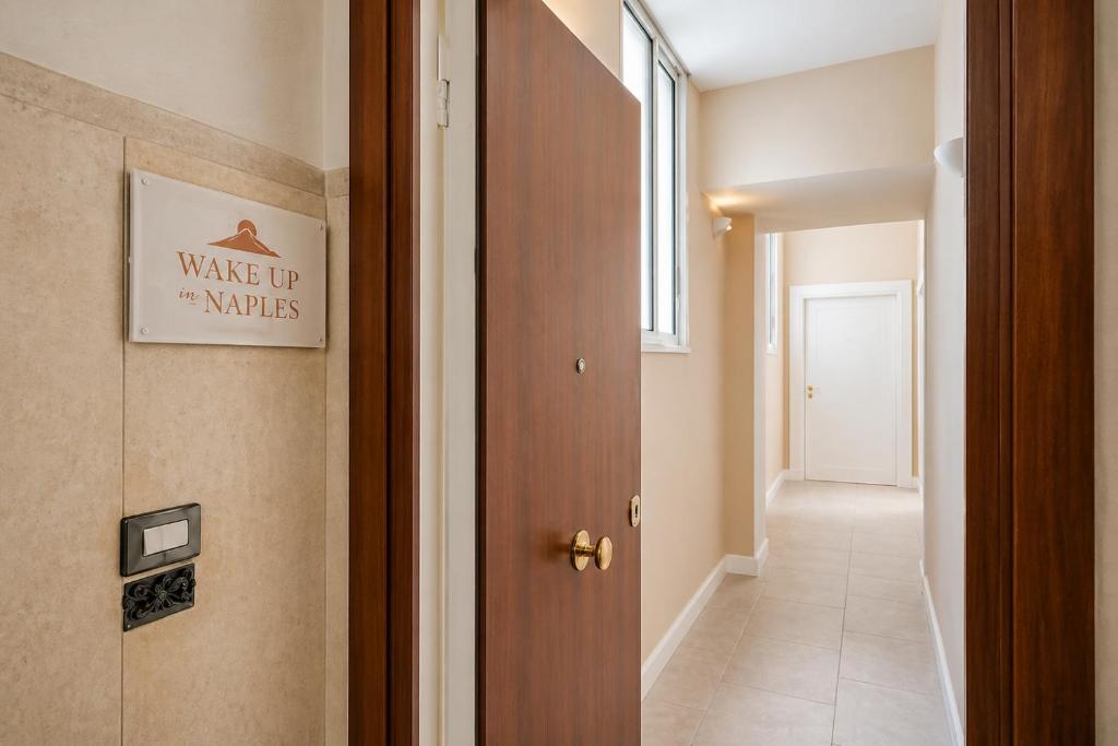 Wake up in Naples City Center 4 Guests