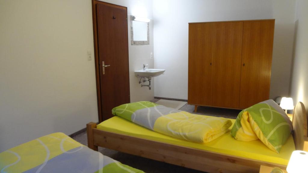 Posteľ alebo postele v izbe v ubytovaní Ferienhaus Willi