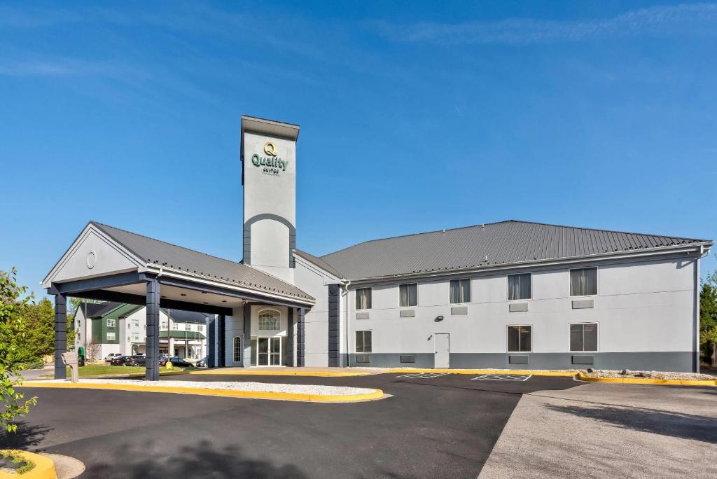 a large white building with a clock tower at Quality Suites Waldorf in Waldorf