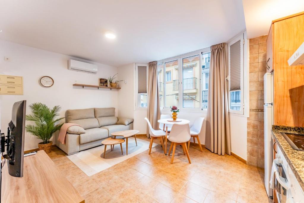 Cosy 2 Bed set in a quiet street of Los Boliches - Pass the Keys