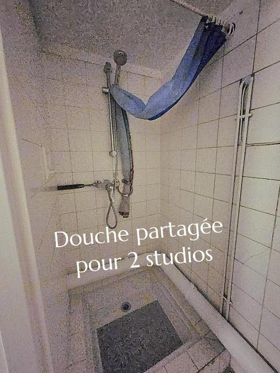 Studio Colmar breakfast shared bathroom – photo 18