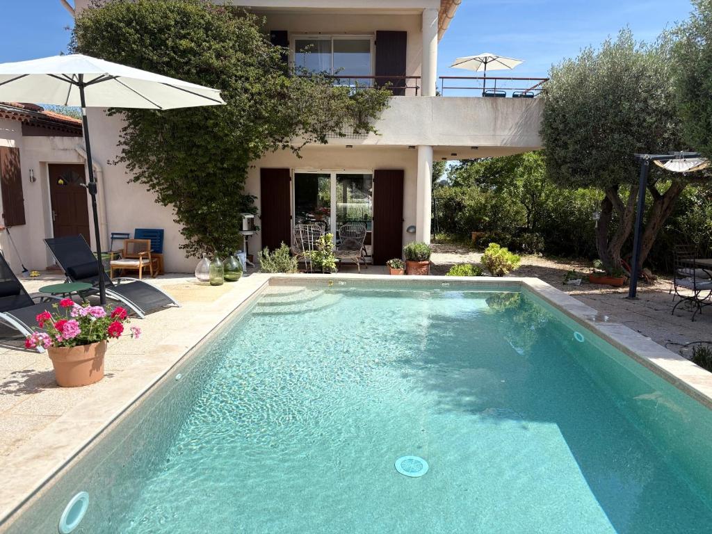 a swimming pool in front of a house at Pitch Provence B&B in Ollioules