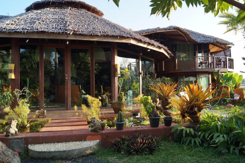 Zahrada ubytování RELAX ECO Life Center - Khao lak