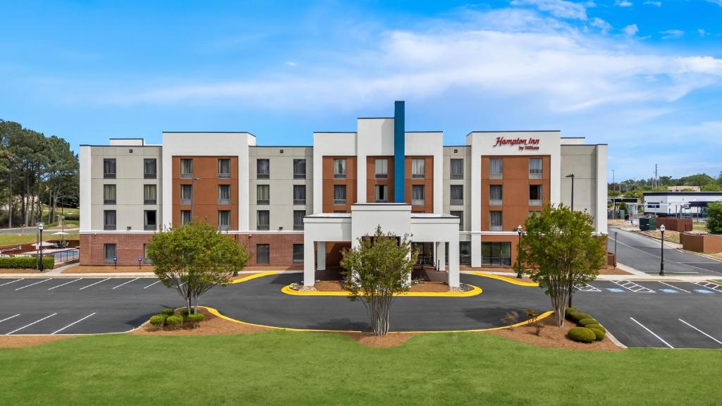 an empty parking lot in front of a hotel at Hampton Inn Carrollton in Carrollton