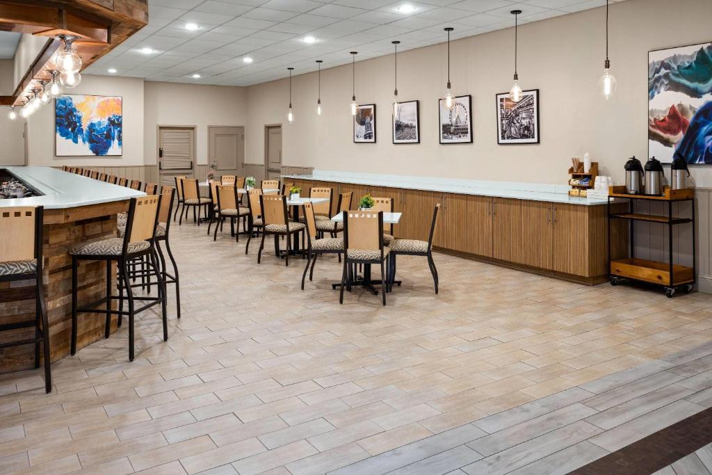 Days Hotel by Wyndham Toms River Jersey Shore photo