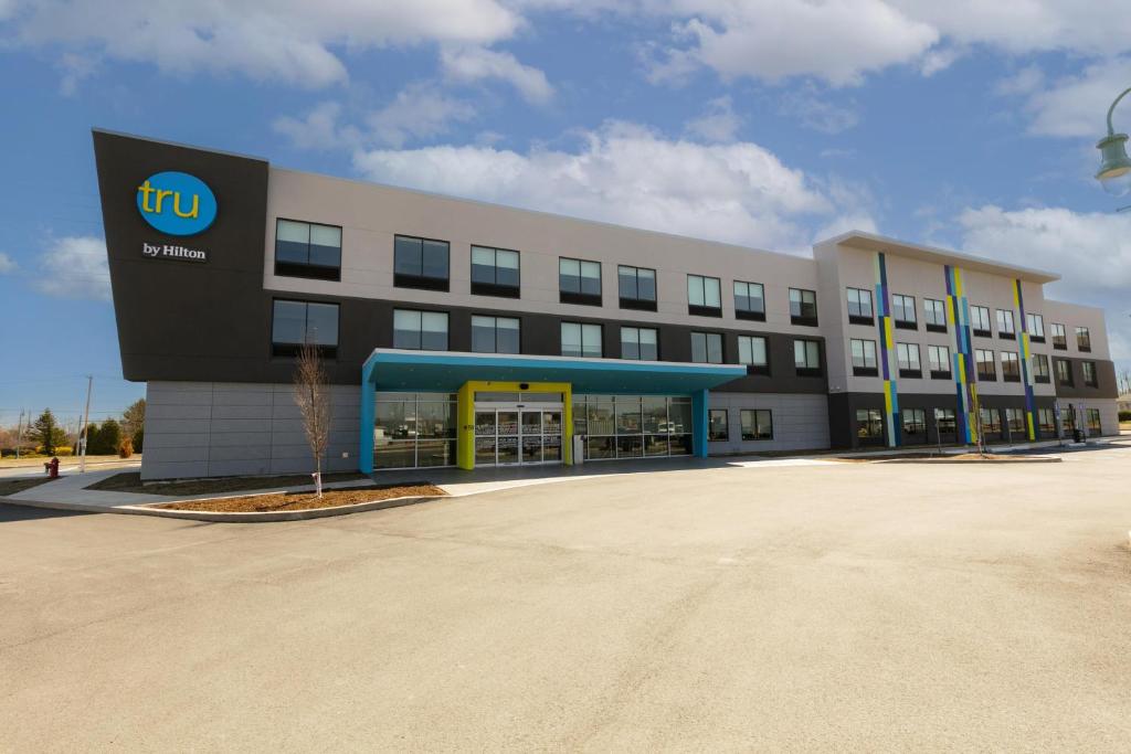 a building with a ups sign in front of it at Tru By Hilton Hazleton in Hazleton