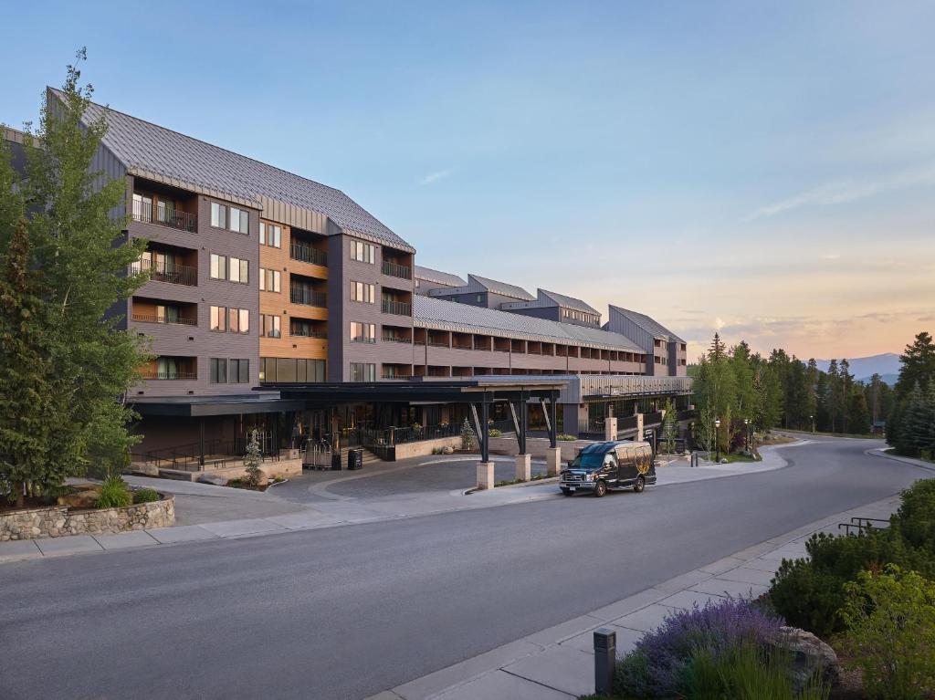 a truck parked in front of a building at Hotel Alpenrock Breckenridge, Curio Collection by Hilton in Breckenridge