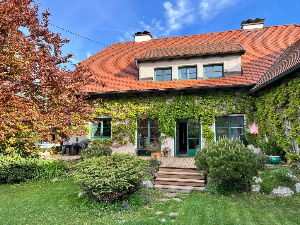 a house with an orange roof and a yard at Stadthaus mit traditionellem Flair in Wels