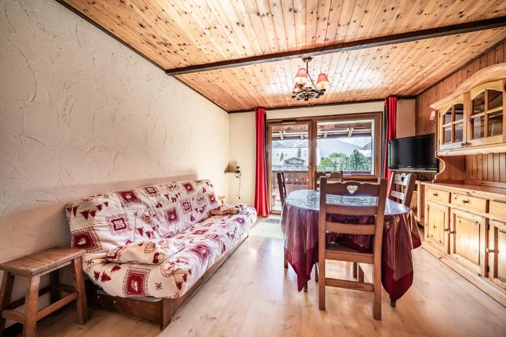 a living room with a couch and a table at La Pointe des Mattes in La Chapelle-dʼAbondance