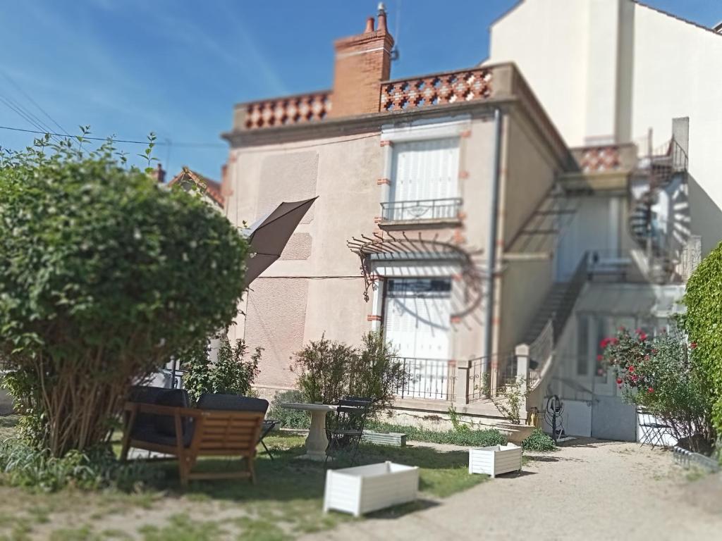 a house with a bench in front of it at Appartement de cachet de 63m2 in Moulins
