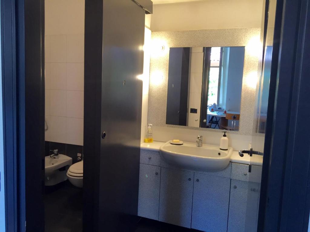 Kúpeľňa v ubytovaní Lovelyloft - Alzaia Naviglio