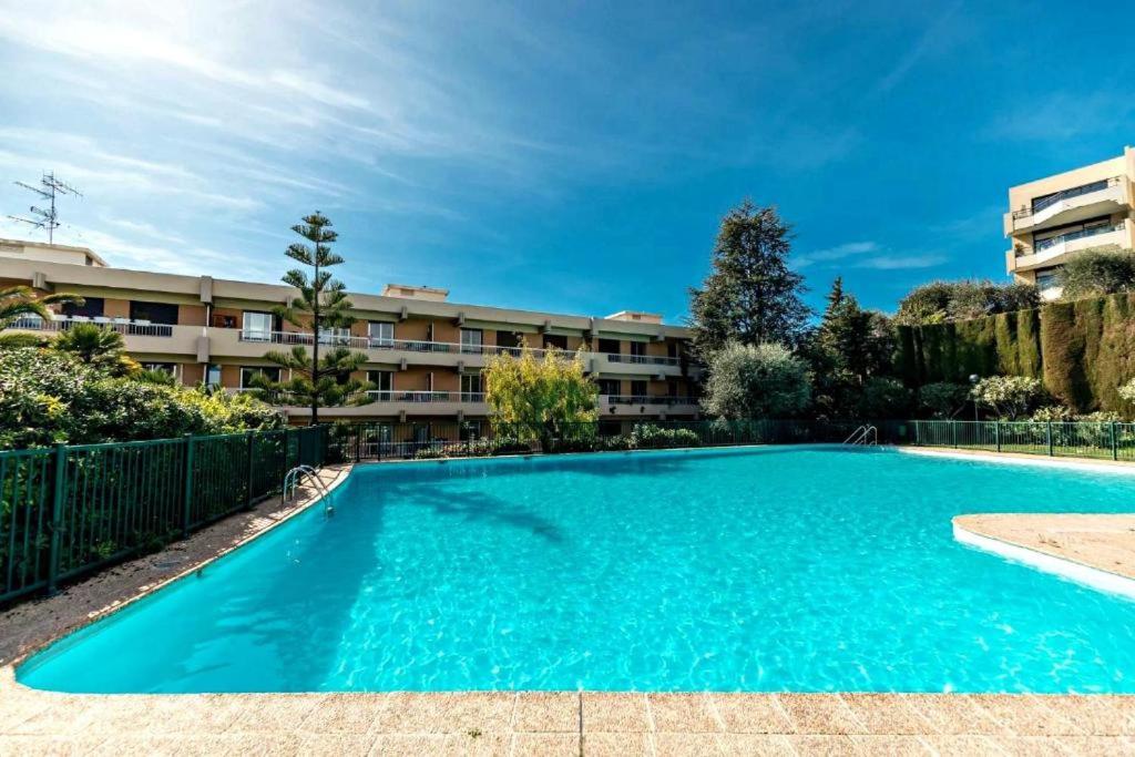 Proche de la mer résidence sécurisée avec piscine